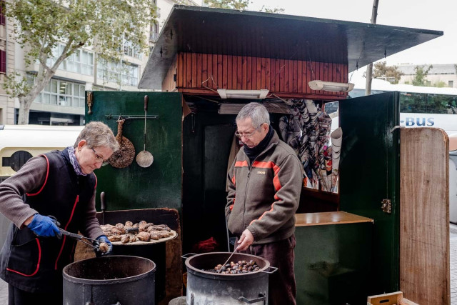 Castanya street vendor in Barcelona