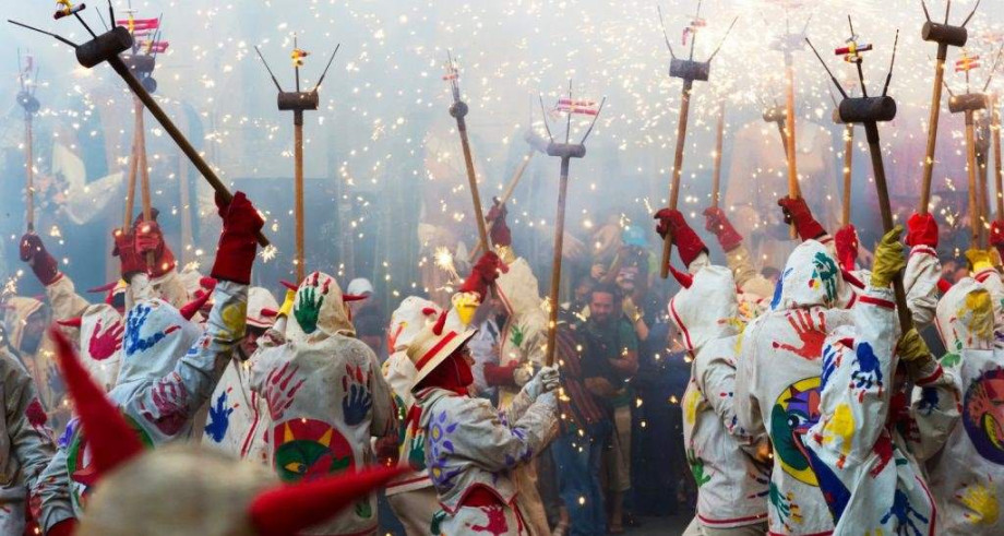 A typical correfoc through the streets.