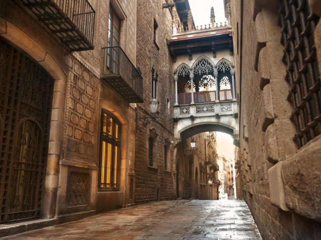 the Gothic Quarter bridge in Barcelona