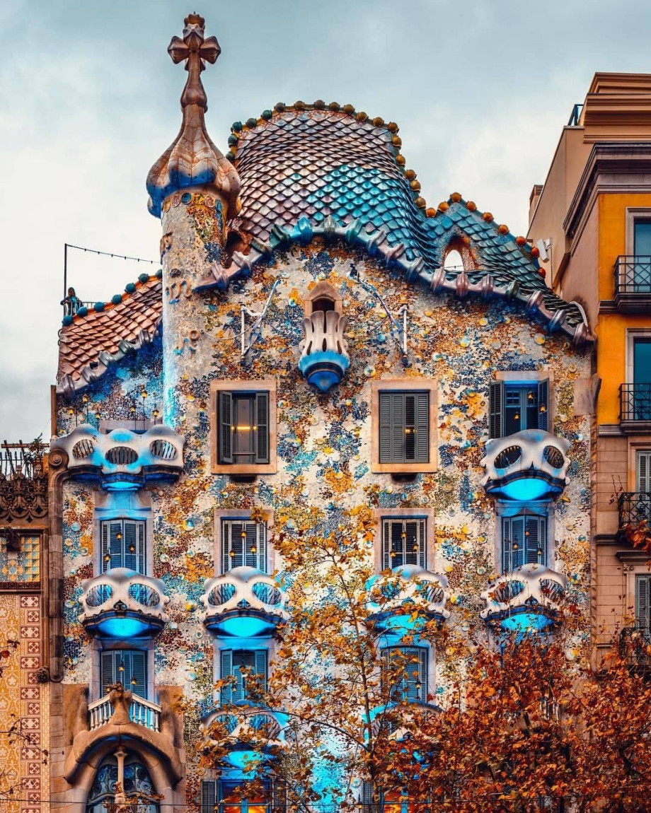 beautiful picture of Casa Batlló.