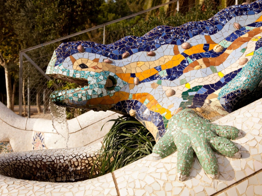 colourful mosaic dragon in Park Güell.