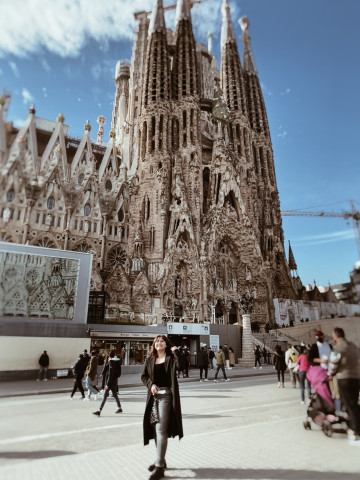 Student in front of the Sagrada Familia