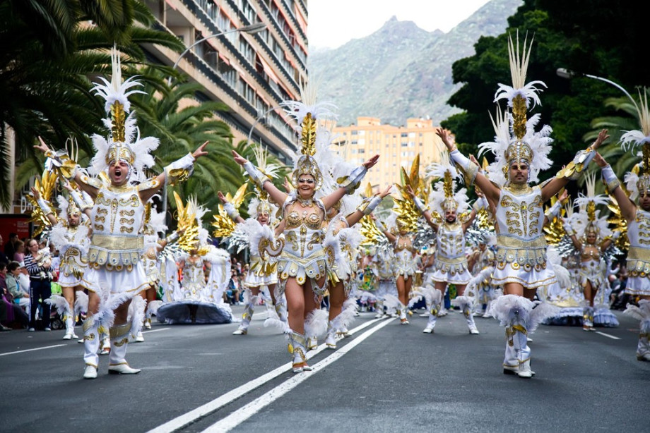 Carnaval parade in Santa Cruz.