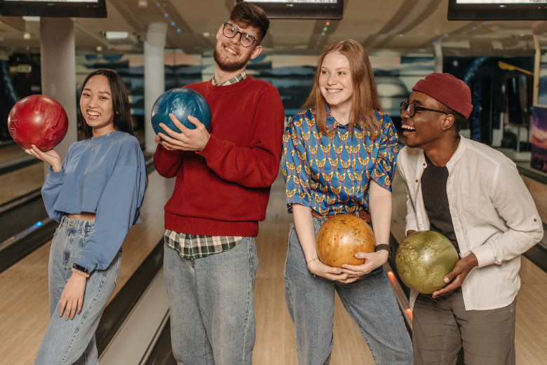 BOWLING