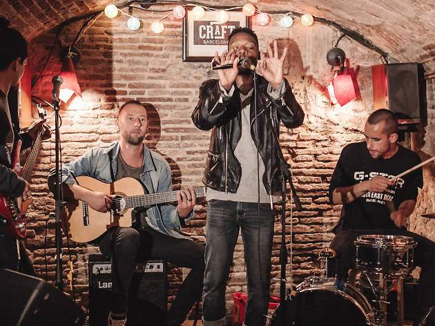 Live music & tapas